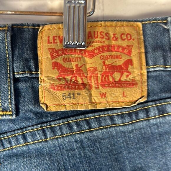 Levi’s 541 Men’s Athletic fit Medium Wash Jeans Denim size W44 x L32 - Picture 3 of 8